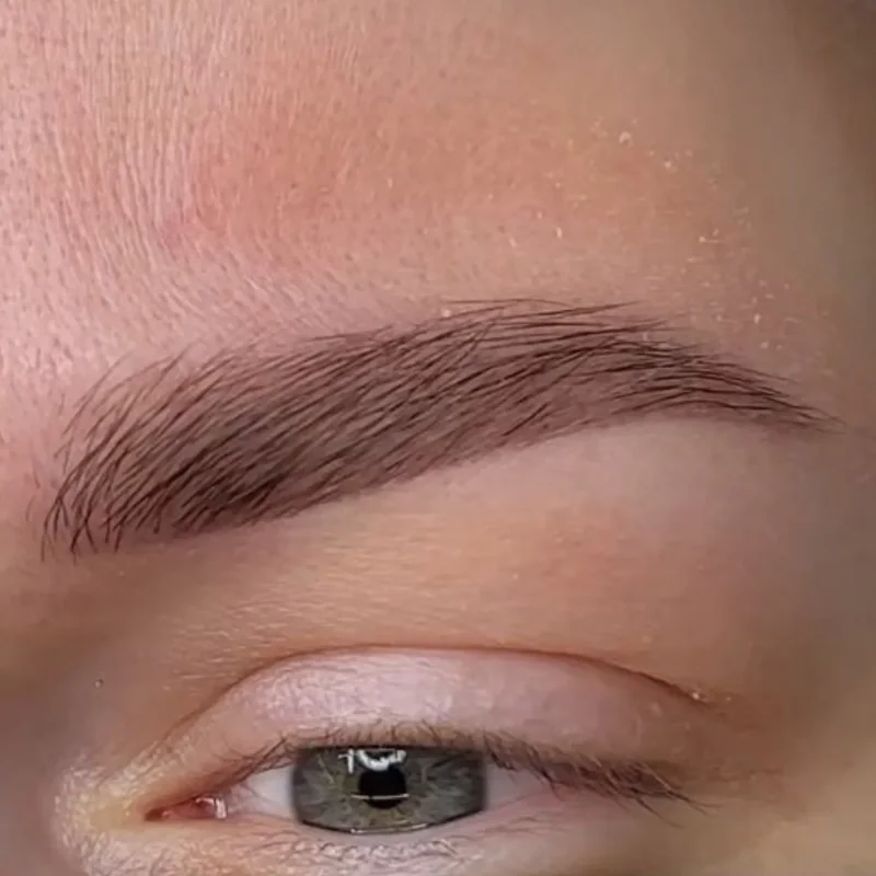 Maquillage permanent sourcil